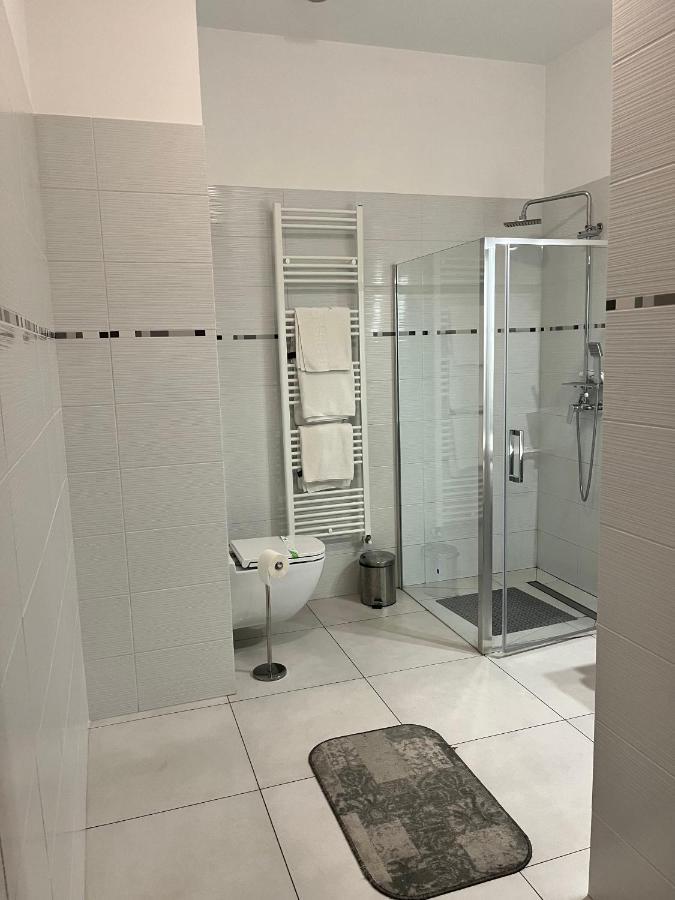 Albert Hotel Πλοέστι Εξωτερικό φωτογραφία