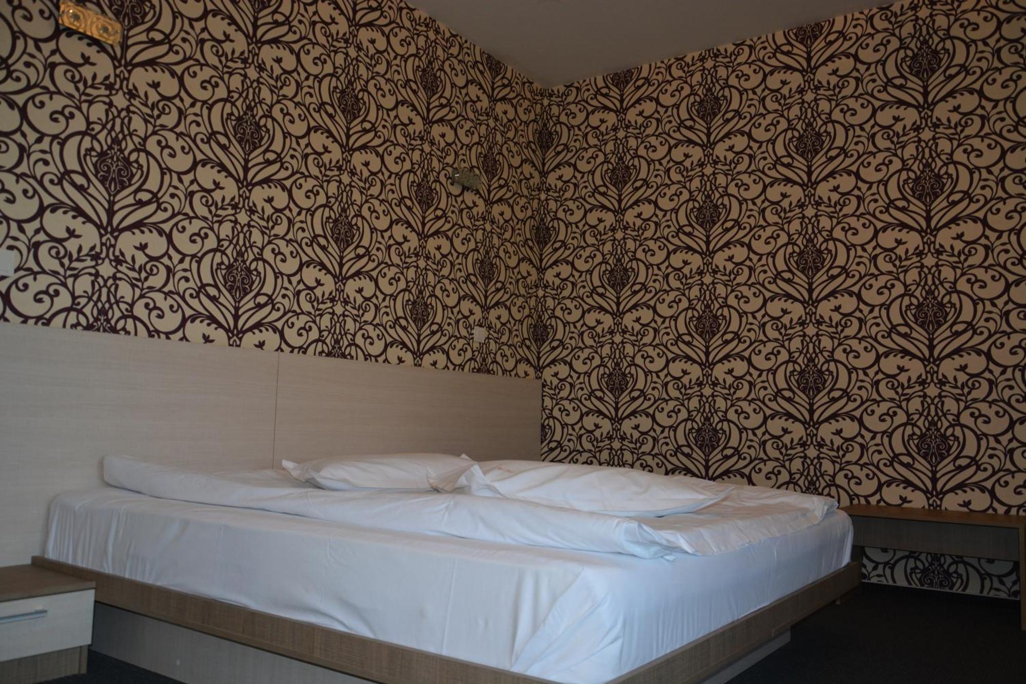 Albert Hotel Πλοέστι Δωμάτιο φωτογραφία