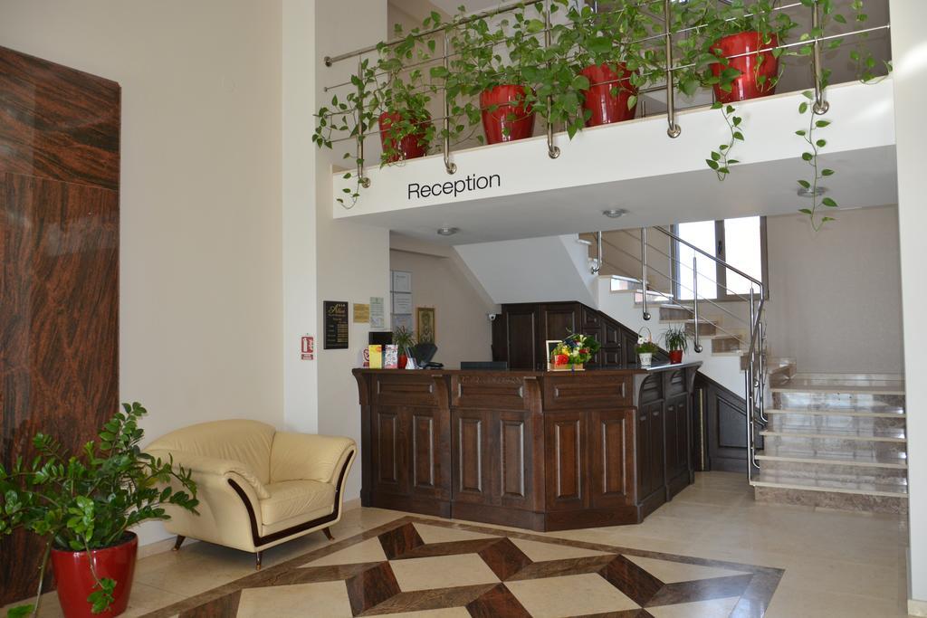 Albert Hotel Πλοέστι Εξωτερικό φωτογραφία